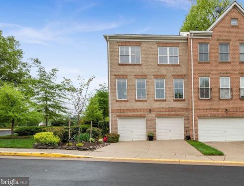1688 Waterhaven Dr, Herndon, VA 20190-4460