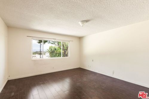 22351 De Grasse Dr, Calabasas CA 91302-5116 exterior