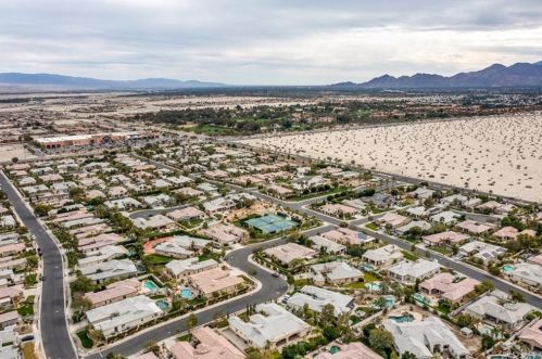 15 Napoleon Rd, Rancho Mirage CA  92270-2715 exterior