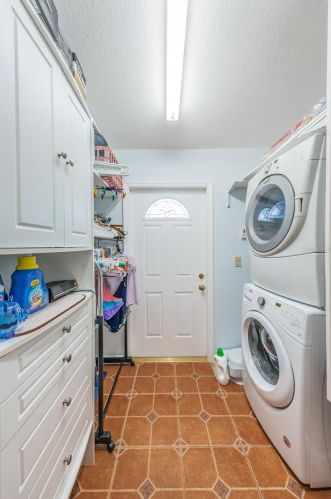 1083 Northridge Dr, Palm Harbor FL  34683-2720 exterior