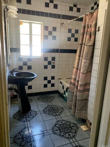 2541 Missouri Ave, South Gate CA  90280-3938 exterior