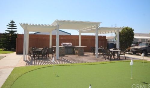 9850 Garfield Ave, Huntington Beach CA  92646-2402 exterior