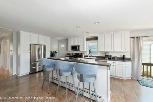 32 Royal Dr, Bricktown NJ  08723-6731 exterior