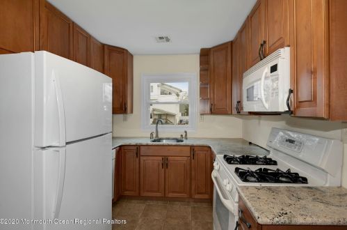 15 Sheldon Ave, Bricktown, NJ 08723-5839