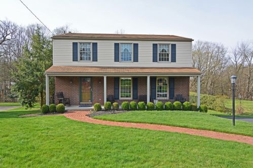 2421 Rolling Farms Rd, Glenshaw, PA 15116-2563