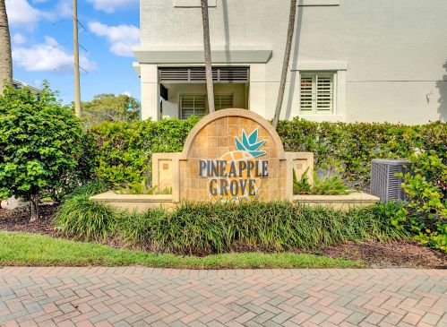 245 2nd St, Delray Beach FL  33444-3747 exterior
