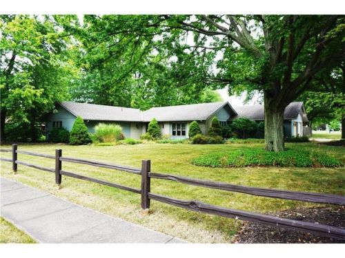 10819 Watercress Rd, Cleveland, OH 44149-2147