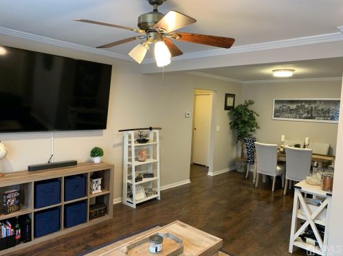 831 Cricket Ln, Woodbridge, NJ 07095-1572