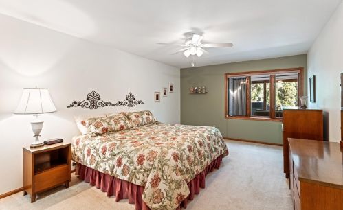 7522 Mequon Square Dr, Thiensville WI  53092-8528 exterior