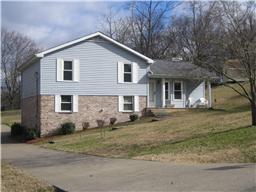 154 Lakeside Park Dr, Hendersonville, TN 37075-4834