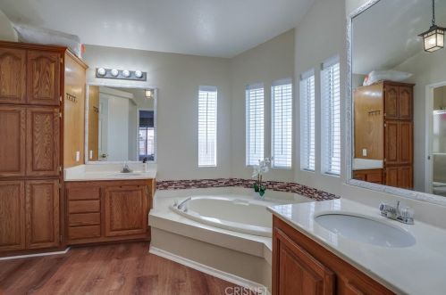 28101 Vista View Dr, Santa Clarita CA  91351-5710 exterior