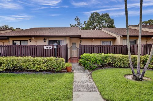 615 Sea Pine Way, West Palm Beach, FL 33415-9067