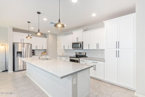 22302 180th Dr, Sun City, AZ 85387-6610