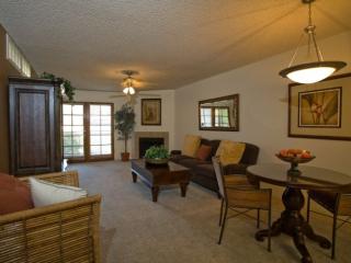 8025 Lincoln Dr, Scottsdale AZ  85250-2628 exterior