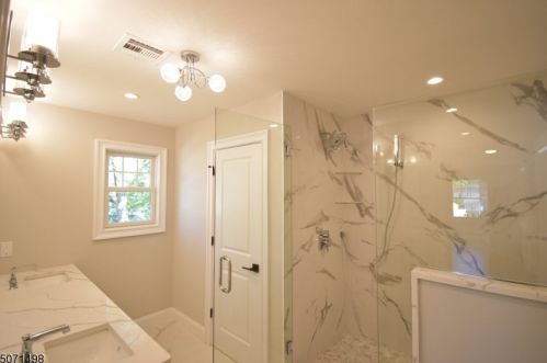 31 Lupine Way, Clark NJ  07066-1822 exterior