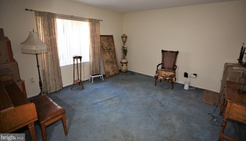 1 Allison Rd, East Windsor NJ  08520-2629 exterior