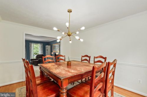 1426 Cellar Crk Way, Herndon VA  20170-2805 exterior