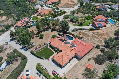 2389 Victoria Cir, Alpine, CA 91901-1454