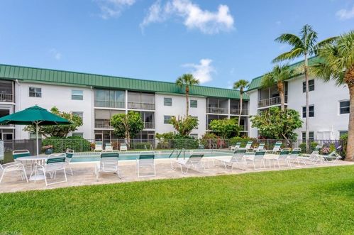 3030 Binnacle Dr, Naples FL  34103-4158 exterior