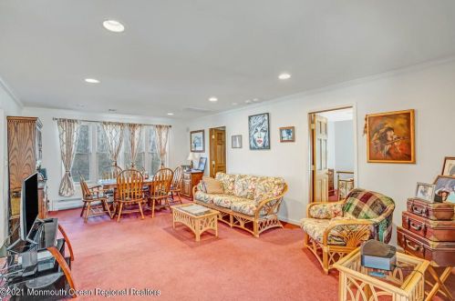 124 Woodland Dr, Bricktown NJ  08723-7433 exterior