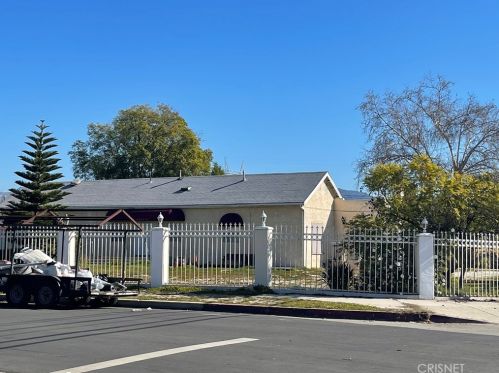 11921 Saticoy St, North Hollywood, CA 91605-2807