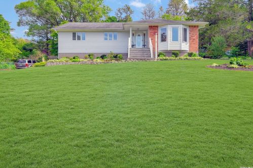 22 Bradley Dr, Shoreham, NY 11786-2329