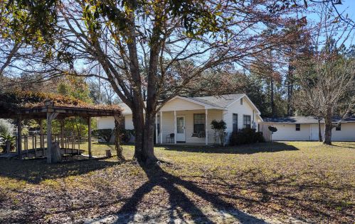 209 Pine St, Freeport, FL 32439-3159