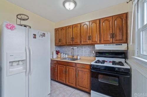 21 Hancock Pl, Iselin NJ  08830-1312 exterior