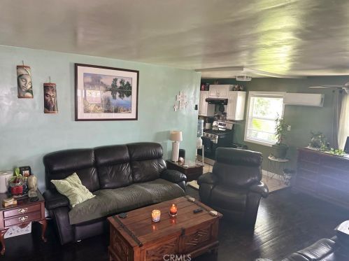 120 Barclay St, Long Beach, CA 90805-2216