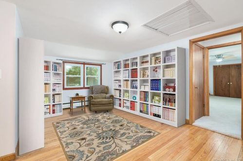 73 Notch Rd, Manchester CT  06043-7421 exterior