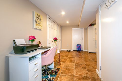 11581 Pkwy Dr, Floral Park NY  11003-3934 exterior