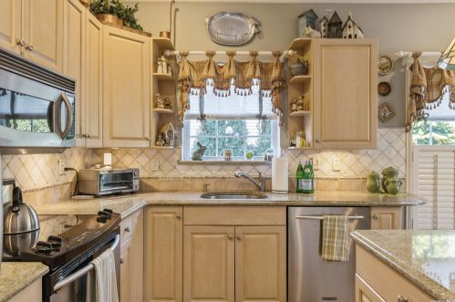 22 Golden Spruce Dr, Baiting Hollow NY  11933-1490 exterior