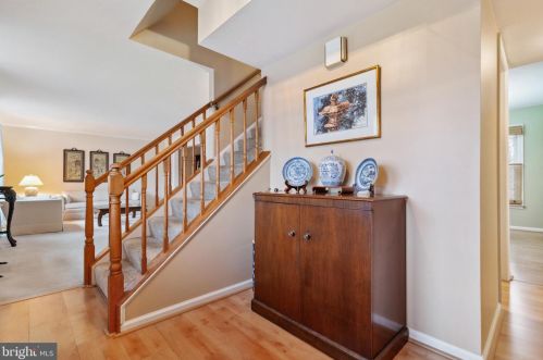 9501 Yawl Ct, Springfield, VA 22015-4454