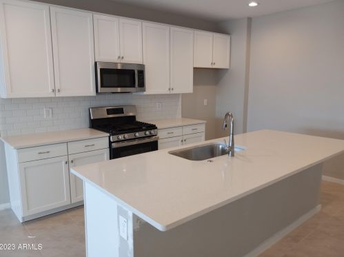 17886 Red Fox Rd, Sun City, AZ 85387