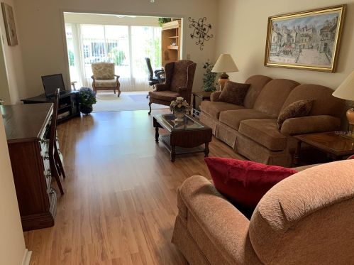 1000 Dunrobin Dr, Palm Harbor, FL 34684-2852
