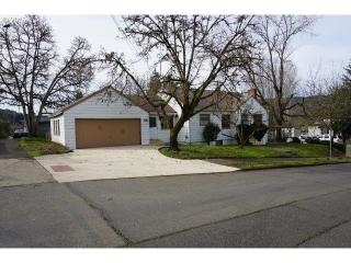 1019 Roberts Ave, Roseburg, OR 97470-4270