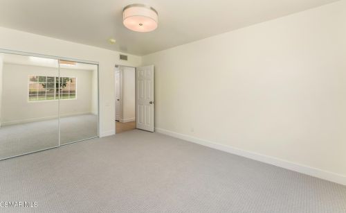 5226 Edgeware Dr, Calabasas CA  91301-2319 exterior