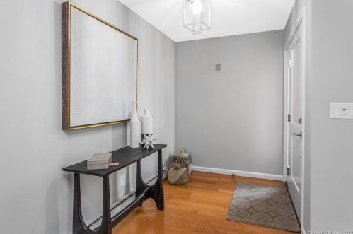 20 Golf View Cir, Stamford, CT 06905-4802