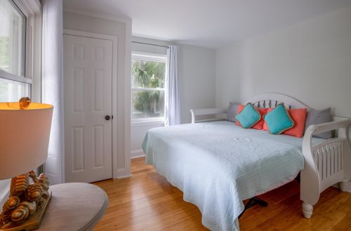 5 Tabby Ln, Isle Of Palms SC 29451-2314 exterior