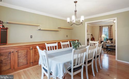 5550 Wide Oak Ct, Woodbridge VA  22192-6036 exterior