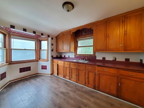 4931 18th St, Milwaukee, WI 53209-5755