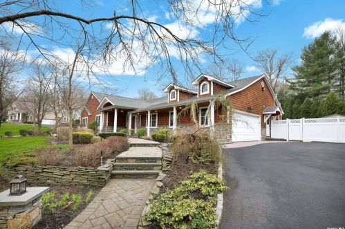 25 Suncrest Dr, Huntington Station, NY 11746-5736