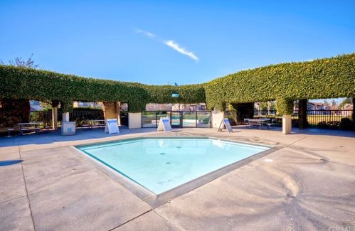 23 Fairside, Irvine CA  92614-7067 exterior