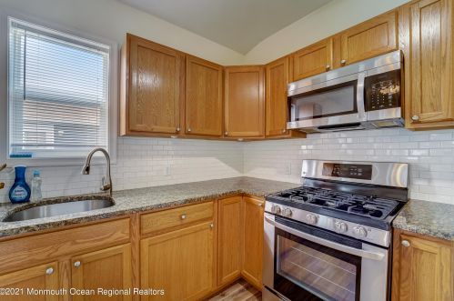 16 Barberie Ave, Monmouth Hills NJ  07732-1520 exterior