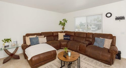 288 Lustrosos St, Oceanside CA  92057-5237 exterior
