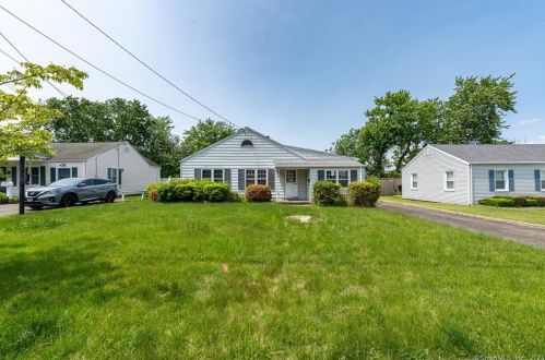 44 Sutton Dr, Stamford, CT 06906-2105