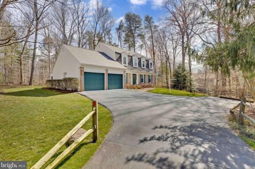 6203 Falcon Landing Ct, Springfield, VA 22015-2529