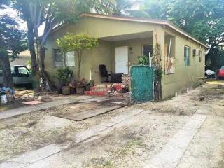 3840 90th Ave, Miami, FL 33165-5312