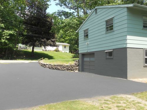 173 Roosevelt Rd, Hyde Park, NY 12538-2327