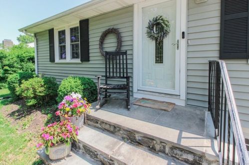 15 Johns Rd, Brookfield Center, CT 06804-1104